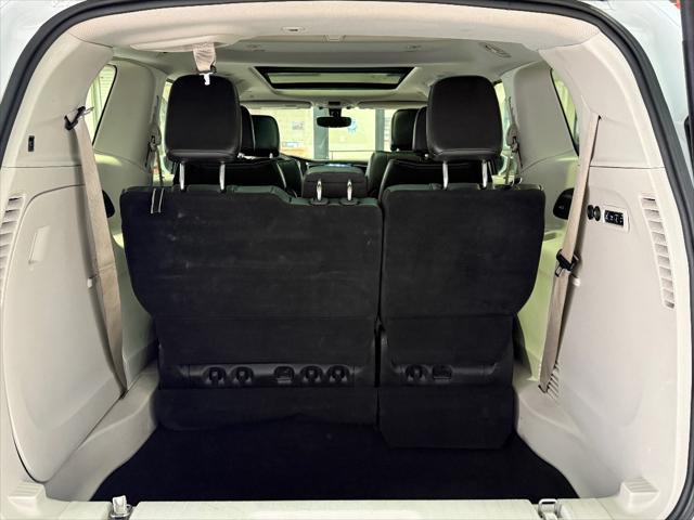 Photo of 2020 Bright White Clearcoat Chrysler Pacifica