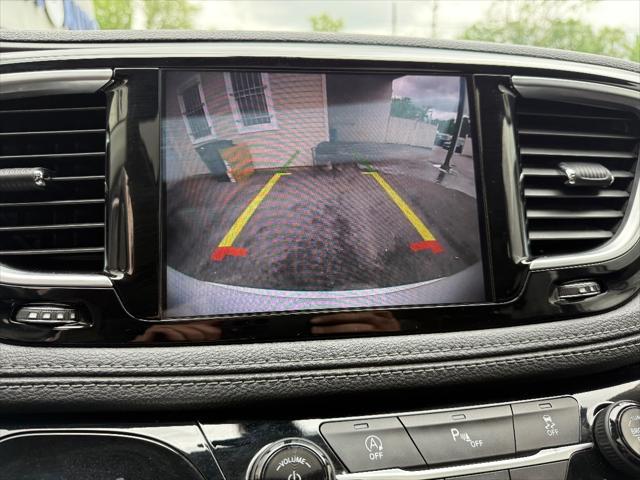 Photo of 2020 Bright White Clearcoat Chrysler Pacifica