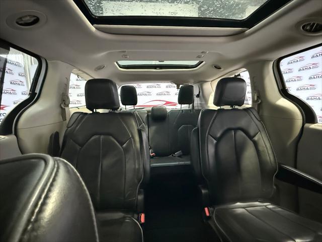 Photo of 2020 Bright White Clearcoat Chrysler Pacifica