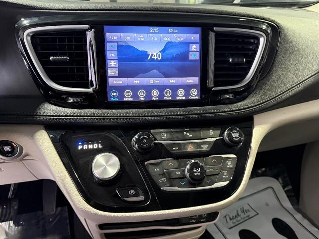 Photo of 2020 Bright White Clearcoat Chrysler Pacifica