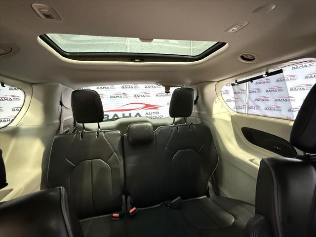 Photo of 2020 Bright White Clearcoat Chrysler Pacifica