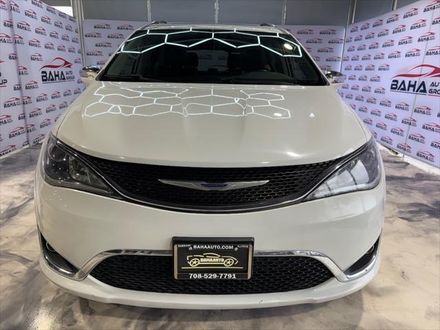 Photo of 2020 Bright White Clearcoat Chrysler Pacifica