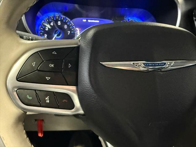 Photo of 2020 Bright White Clearcoat Chrysler Pacifica