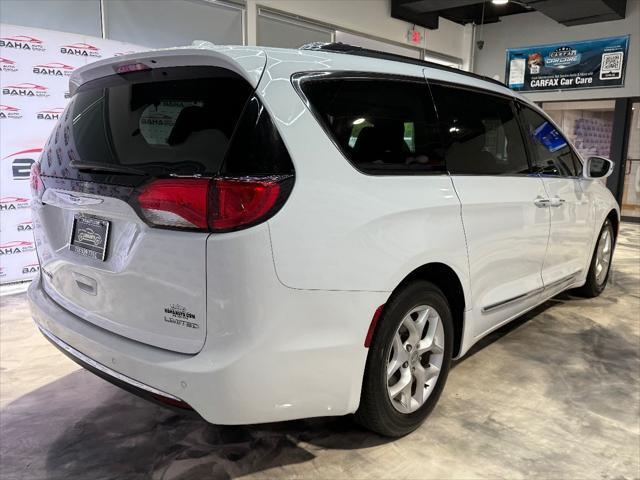 Photo of 2020 Bright White Clearcoat Chrysler Pacifica
