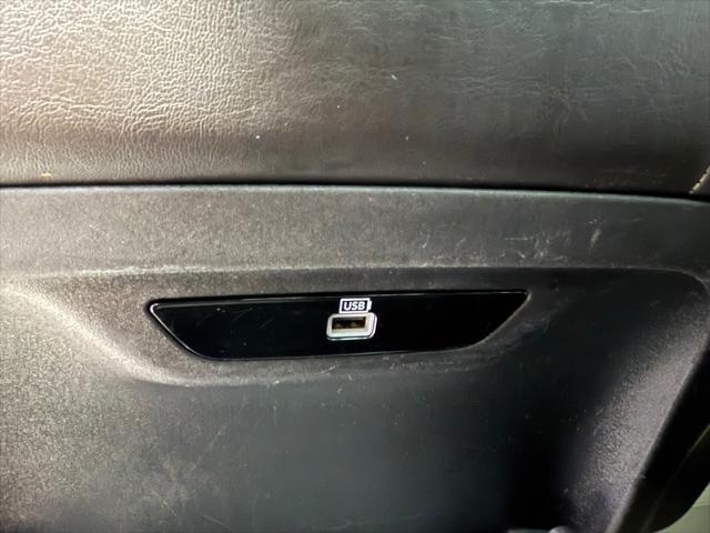 Photo of 2020 Bright White Clearcoat Chrysler Pacifica