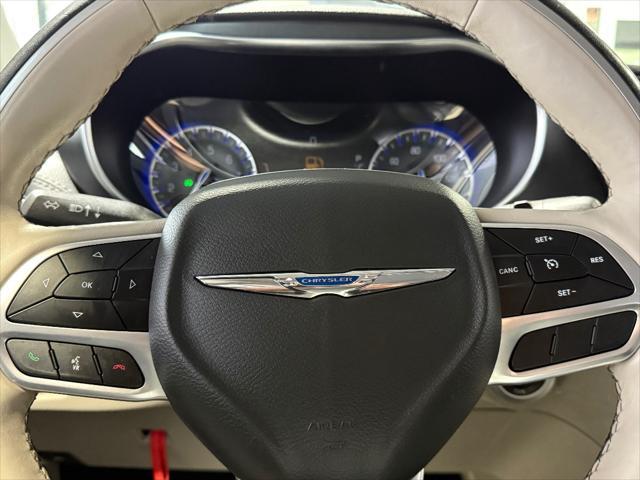 Photo of 2020 Bright White Clearcoat Chrysler Pacifica