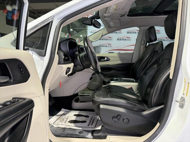 Photo of 2020 Bright White Clearcoat Chrysler Pacifica