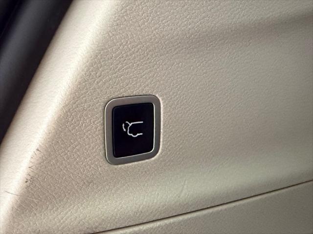 Photo of 2020 Bright White Clearcoat Chrysler Pacifica
