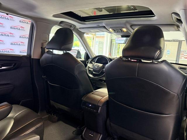 Photo of 2021 Midnight Black Metallic Toyota Highlander Hybrid