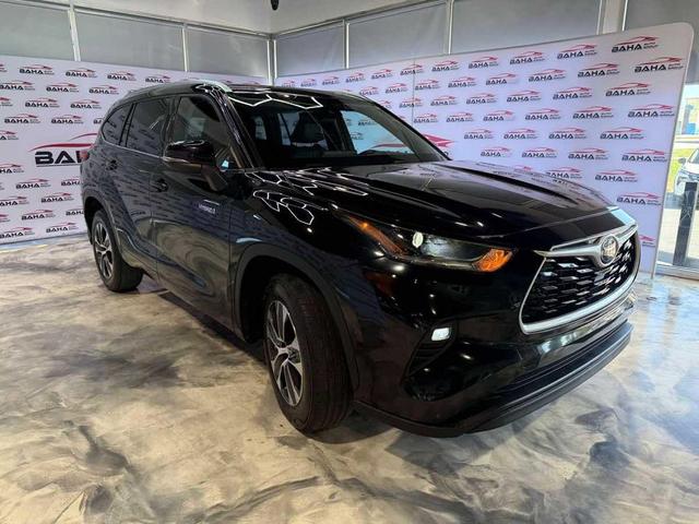 Photo of 2021 Midnight Black Metallic Toyota Highlander Hybrid