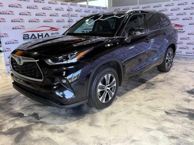 Photo of 2021 Midnight Black Metallic Toyota Highlander Hybrid