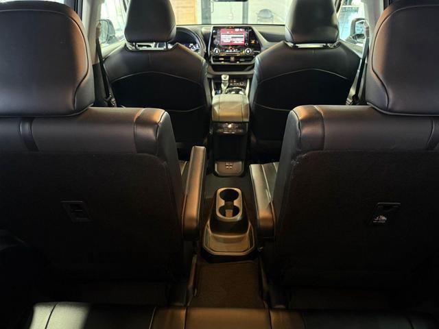Photo of 2021 Midnight Black Metallic Toyota Highlander Hybrid