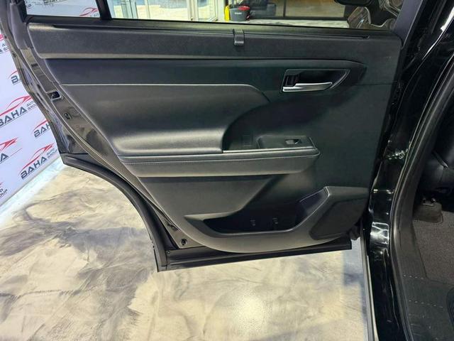 Photo of 2021 Midnight Black Metallic Toyota Highlander Hybrid