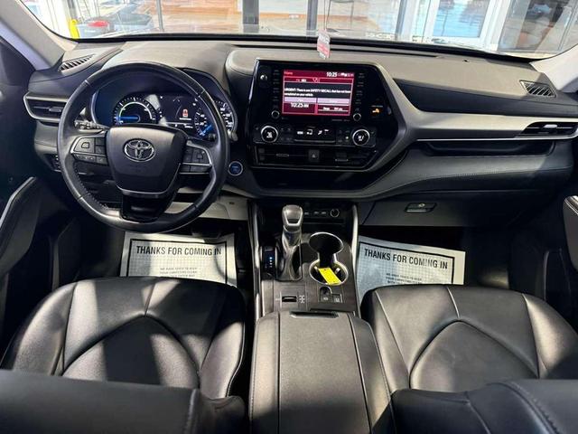 Photo of 2021 Midnight Black Metallic Toyota Highlander Hybrid