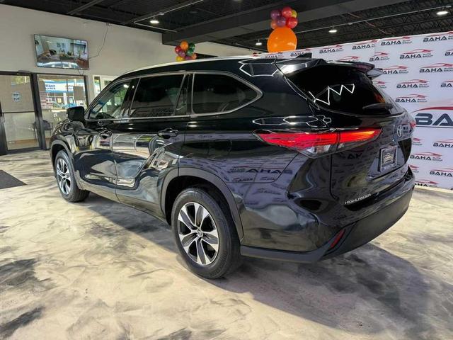 Photo of 2021 Midnight Black Metallic Toyota Highlander Hybrid