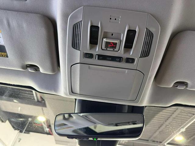 Photo of 2021 Midnight Black Metallic Toyota Highlander Hybrid