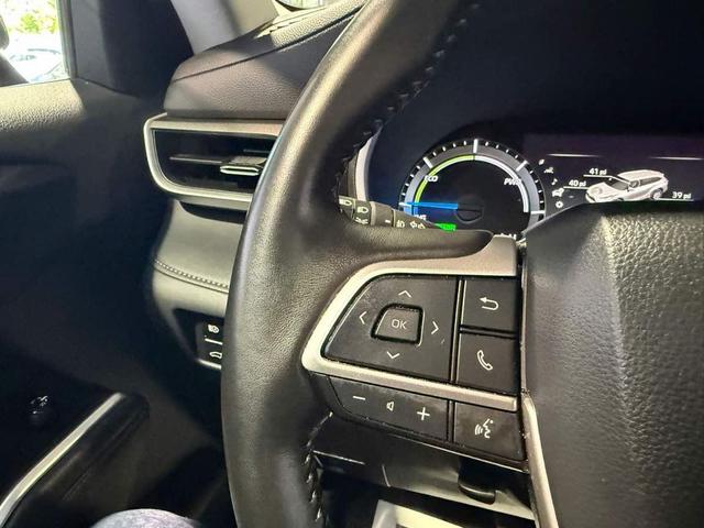 Photo of 2023 Midnight Black Metallic Toyota Highlander Hybrid