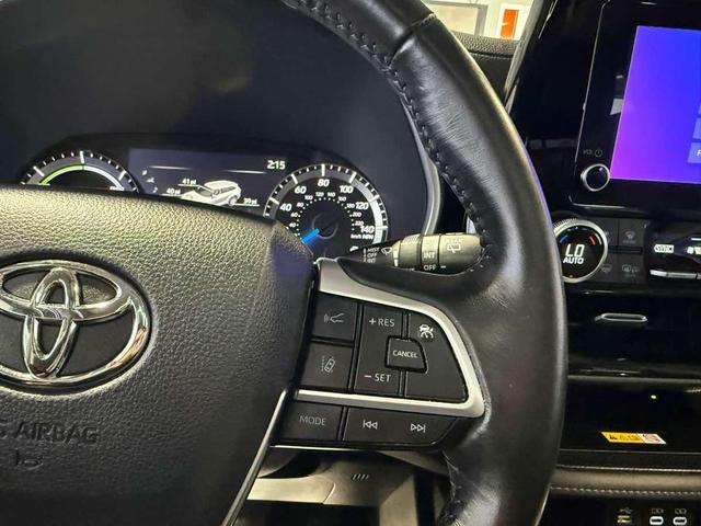 Photo of 2023 Midnight Black Metallic Toyota Highlander Hybrid