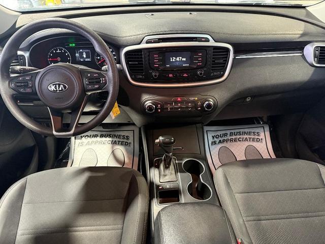 Photo of 2017 Titanium Silver Kia Sorento