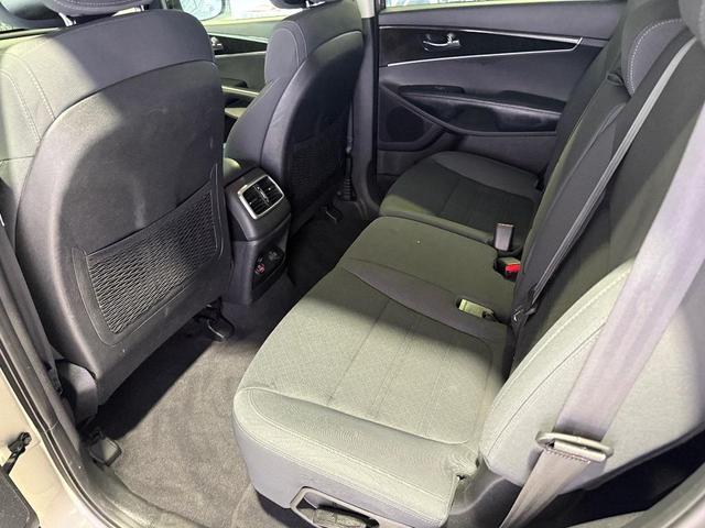Photo of 2017 Titanium Silver Kia Sorento