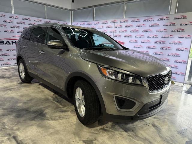 Photo of 2017 Titanium Silver Kia Sorento