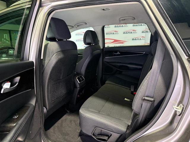Photo of 2017 Titanium Silver Kia Sorento