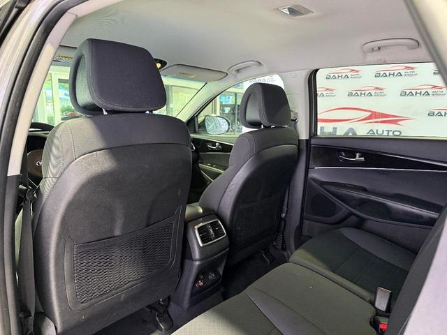 Photo of 2017 Titanium Silver Kia Sorento