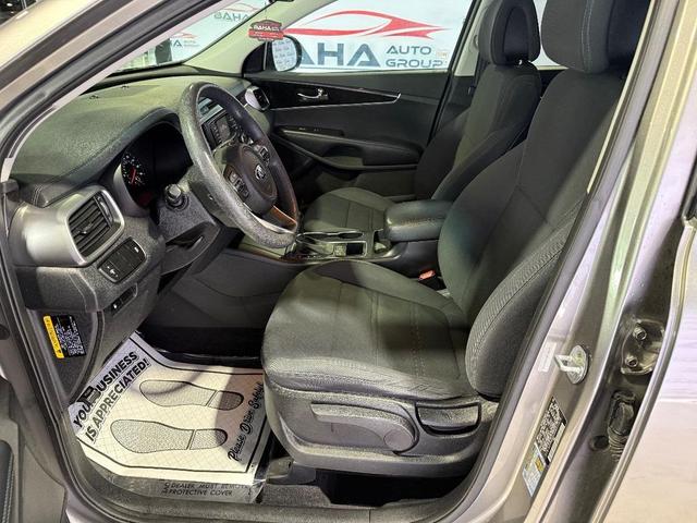 Photo of 2017 Titanium Silver Kia Sorento