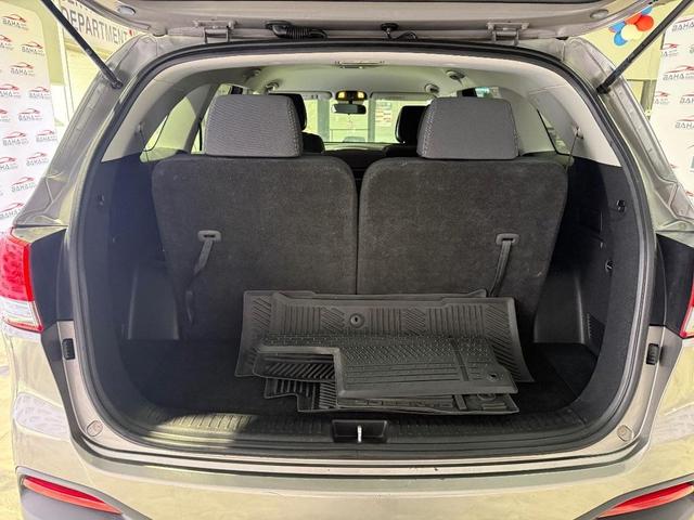 Photo of 2017 Titanium Silver Kia Sorento