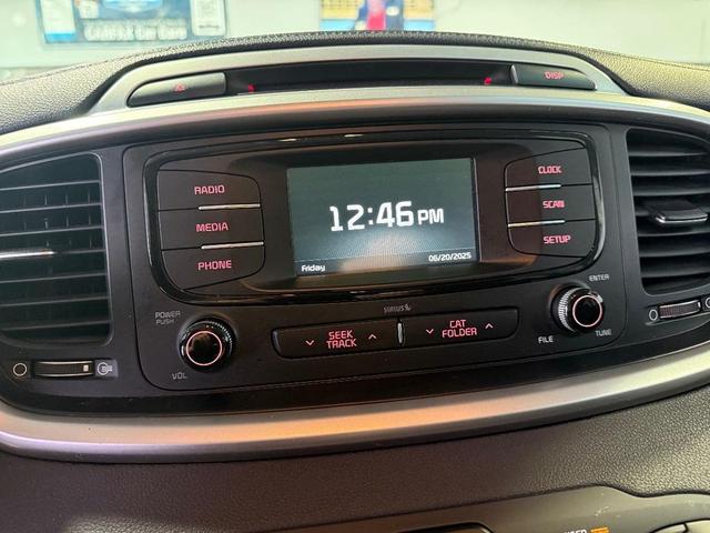 Photo of 2017 Titanium Silver Kia Sorento