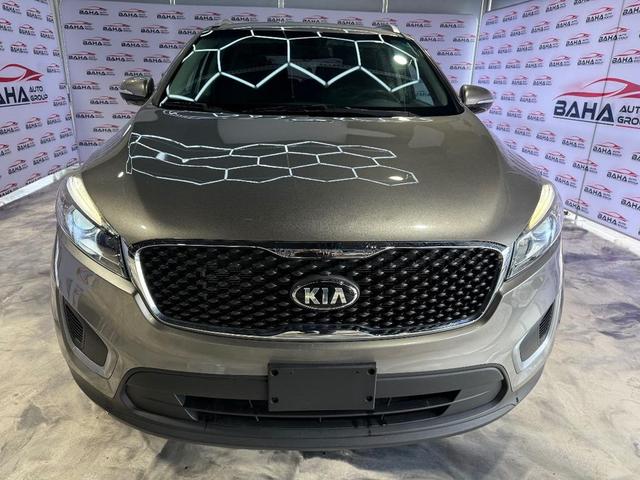 Photo of 2017 Titanium Silver Kia Sorento