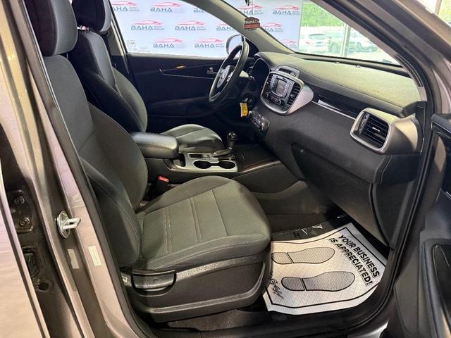 Photo of 2017 Titanium Silver Kia Sorento
