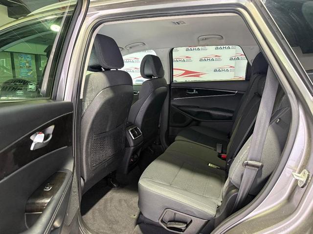 Photo of 2017 Titanium Silver Kia Sorento