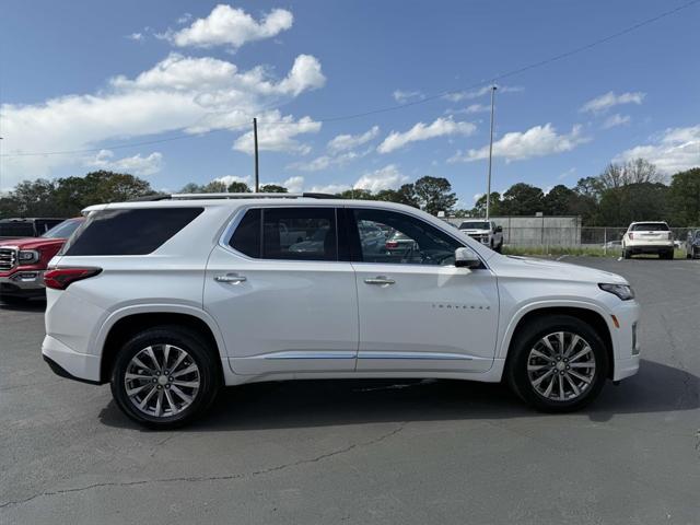 Photo of 2022 Iridescent Pearl Tricoat Chevrolet Traverse