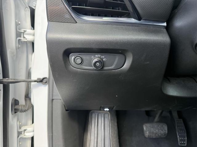 Photo of 2022 Iridescent Pearl Tricoat Chevrolet Traverse