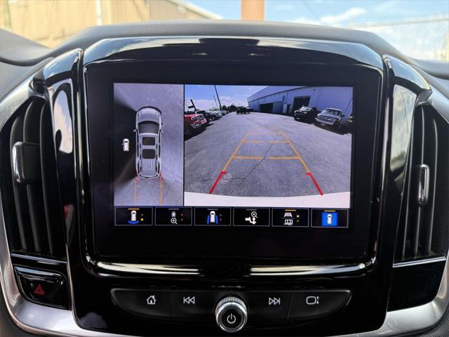 Photo of 2022 Iridescent Pearl Tricoat Chevrolet Traverse
