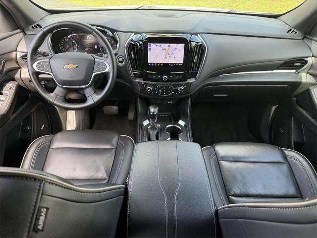 Photo of 2022 Iridescent Pearl Tricoat Chevrolet Traverse