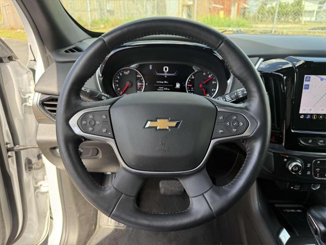 Photo of 2022 Iridescent Pearl Tricoat Chevrolet Traverse