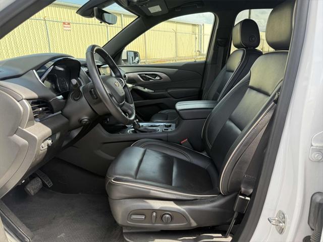 Photo of 2022 Iridescent Pearl Tricoat Chevrolet Traverse