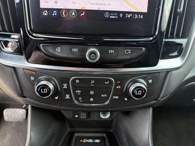 Photo of 2022 Iridescent Pearl Tricoat Chevrolet Traverse
