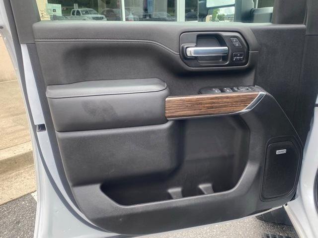 Photo of 2022 Iridescent Pearl Tricoat Chevrolet Silverado 2500