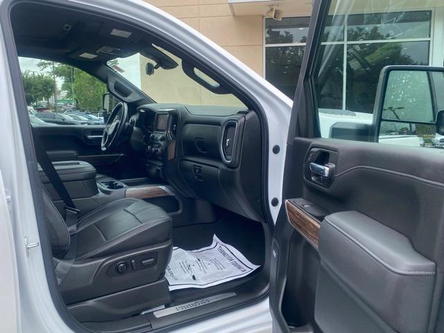 Photo of 2022 Iridescent Pearl Tricoat Chevrolet Silverado 2500