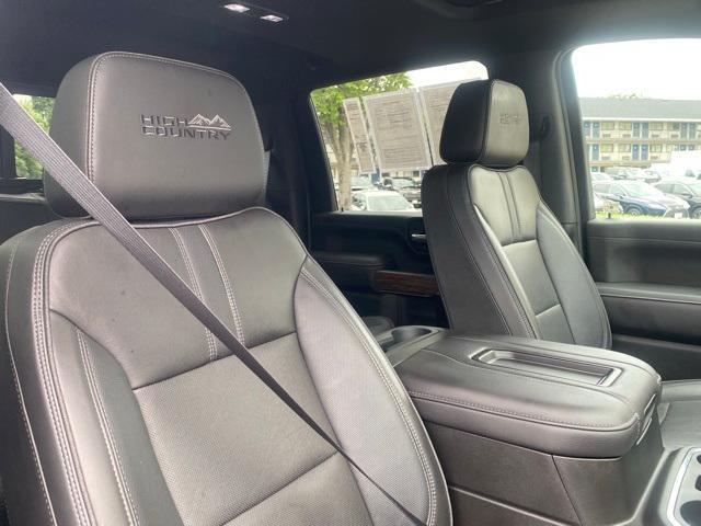 Photo of 2022 Iridescent Pearl Tricoat Chevrolet Silverado 2500