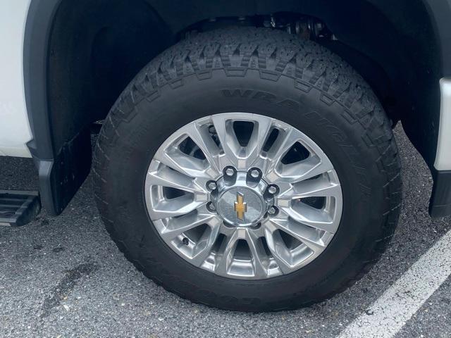 Photo of 2022 Iridescent Pearl Tricoat Chevrolet Silverado 2500