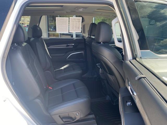 Photo of 2021 Snow White Pearl Kia Telluride