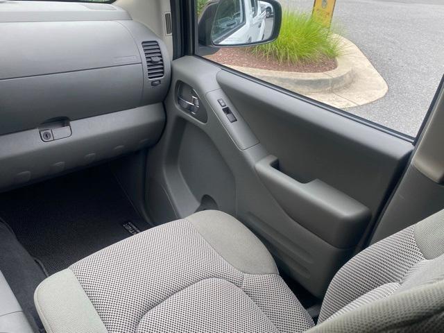 Photo of 2020 Glacier White Nissan Frontier