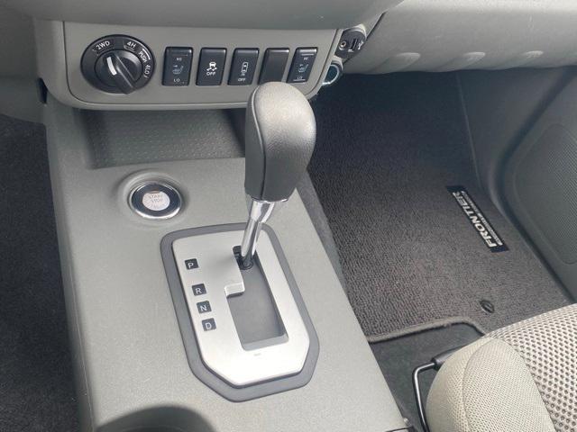 Photo of 2020 Glacier White Nissan Frontier