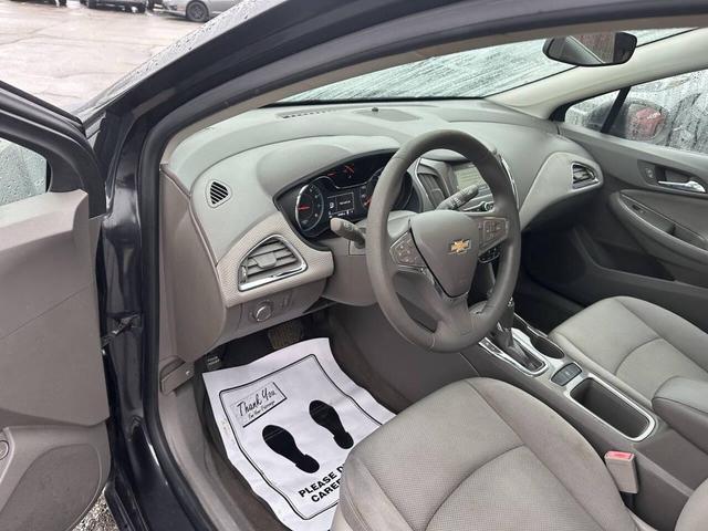 Photo of 2017 Tungsten Metallic Chevrolet Cruze