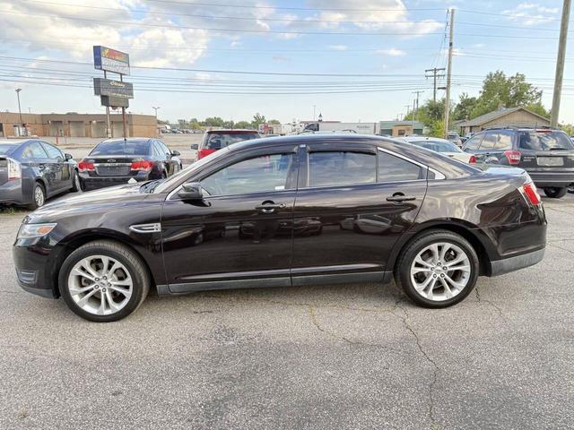 Photo of 2013 Tuxedo Black Metallic Ford Taurus