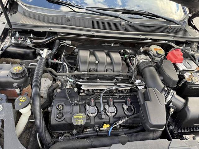 Photo of 2013 Tuxedo Black Metallic Ford Taurus